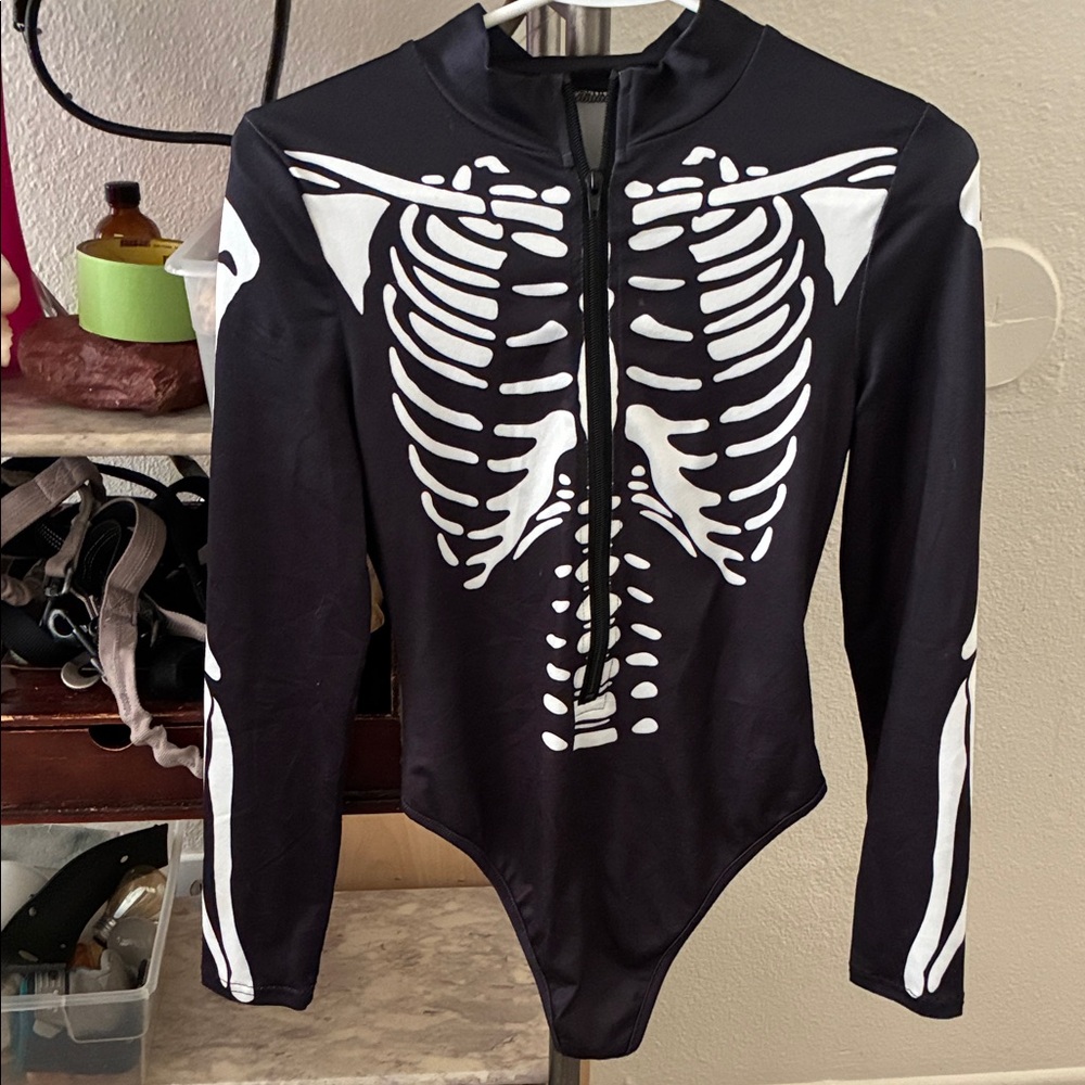 SHEIN Black & White Skeleton Print Long-Sleeve Bodysuit